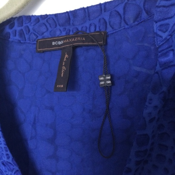 BCBG Flutter Sleeve Rich Blue Jaquard Button Down (NWOT) - Picture 3 of 6